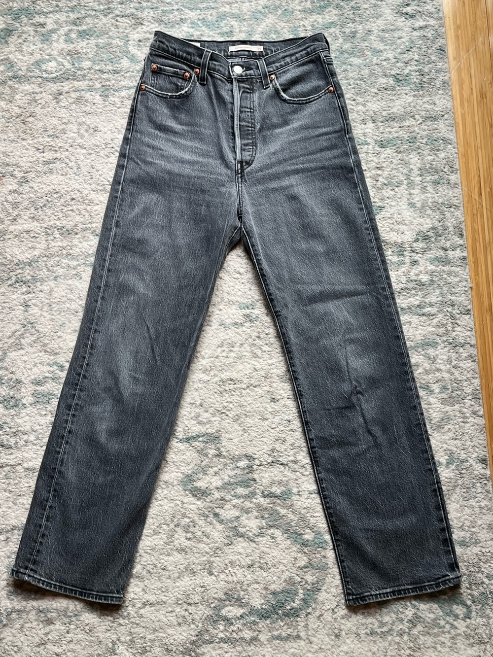 High-Waist Levi’s Ribcage Straight Leg Grey Black Denim Jeans